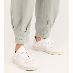 Veja V-10 Sneaker